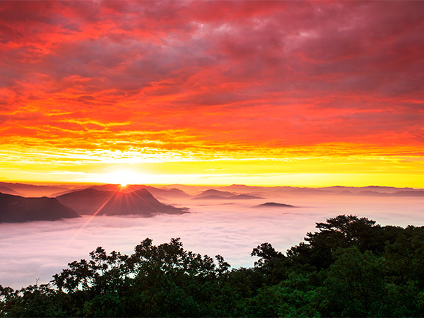 九顶铁刹山的“九顶”由来